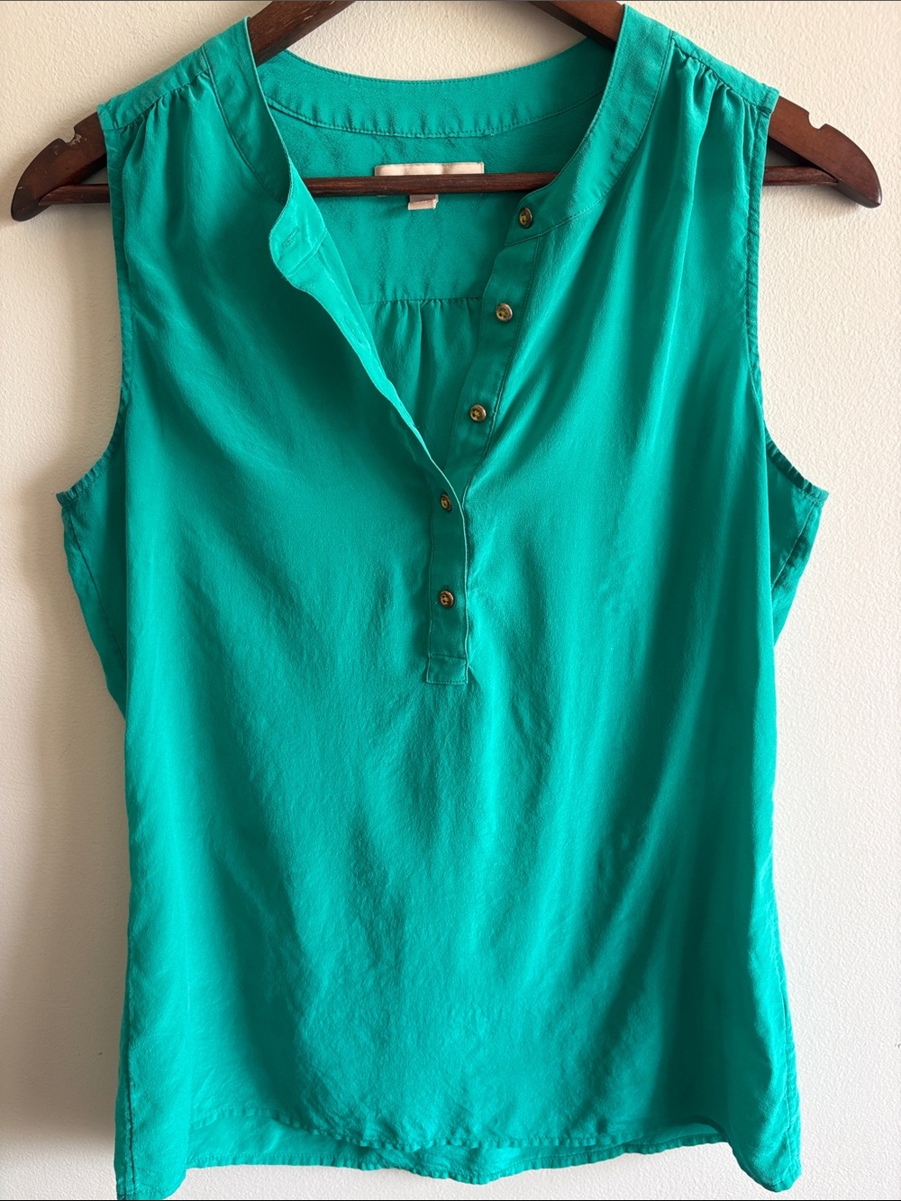Banana Republic 100% Silk Sleeveless Blouse Green Henley Top Small